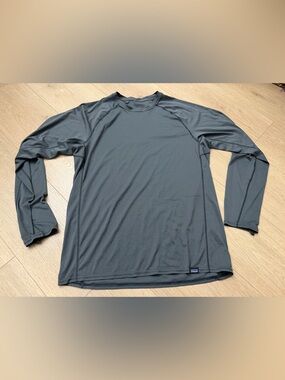 Patagonia Long Sleeve Lightweight Crew - Charcoal Gray medium